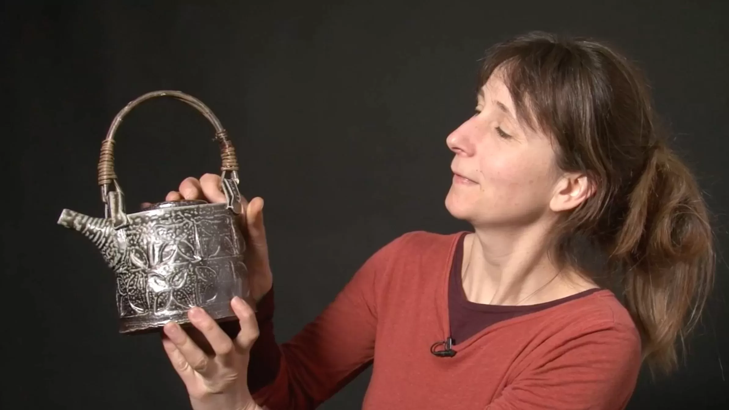tp amh 3 jpg webp Talking Pots | Anne Mette Hjortshøj | Oval Teapots Salt Glaze