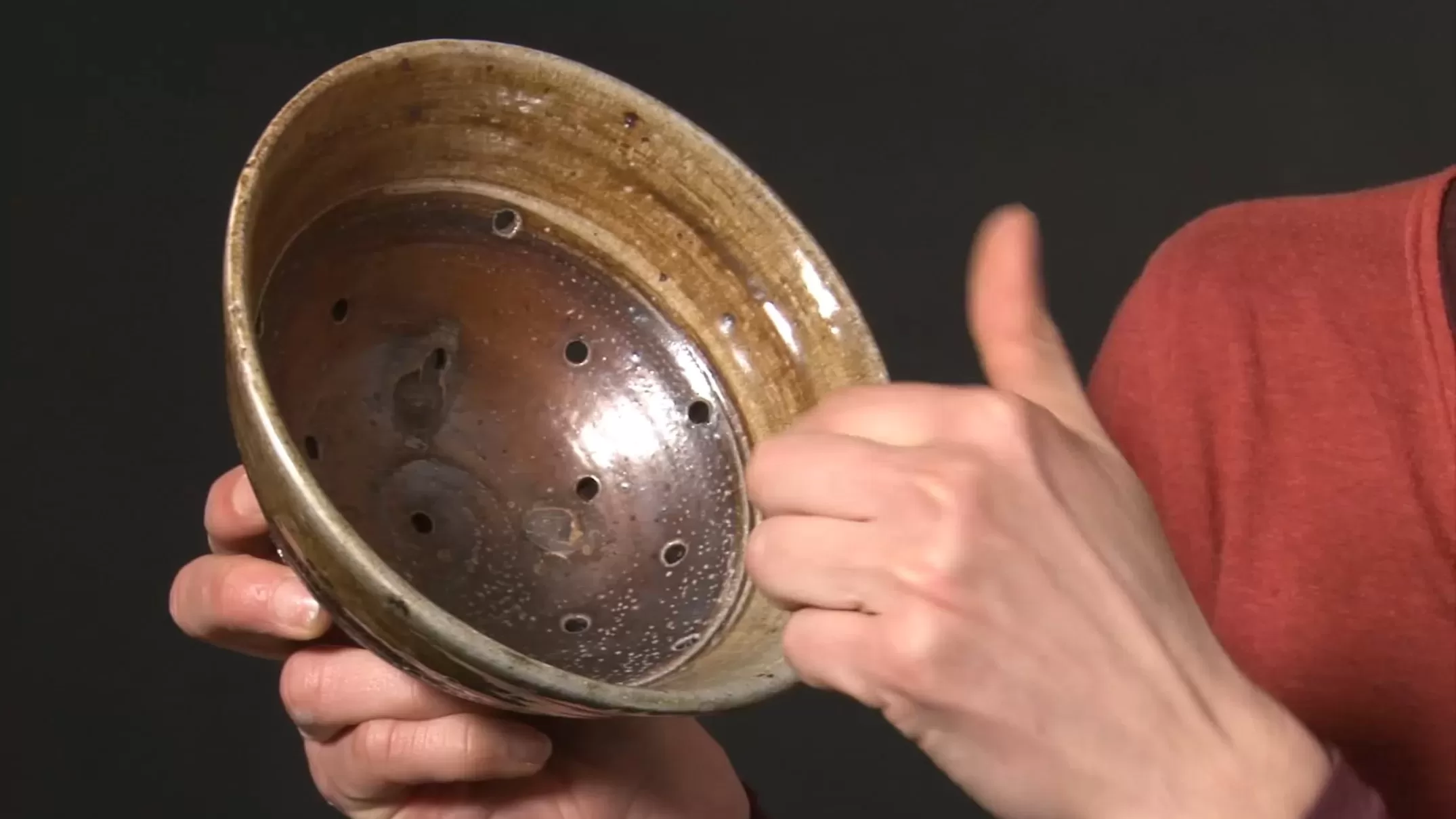 tp amh 7 jpg webp Talking Pots | Anne Mette Hjortshøj | Salt Glaze Colander Salt Glaze